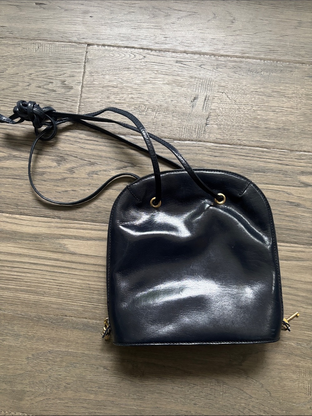 Simard | Vintage 50’s 60’s Classic Dark Navy Blue Leather Crossbody Dome Bag